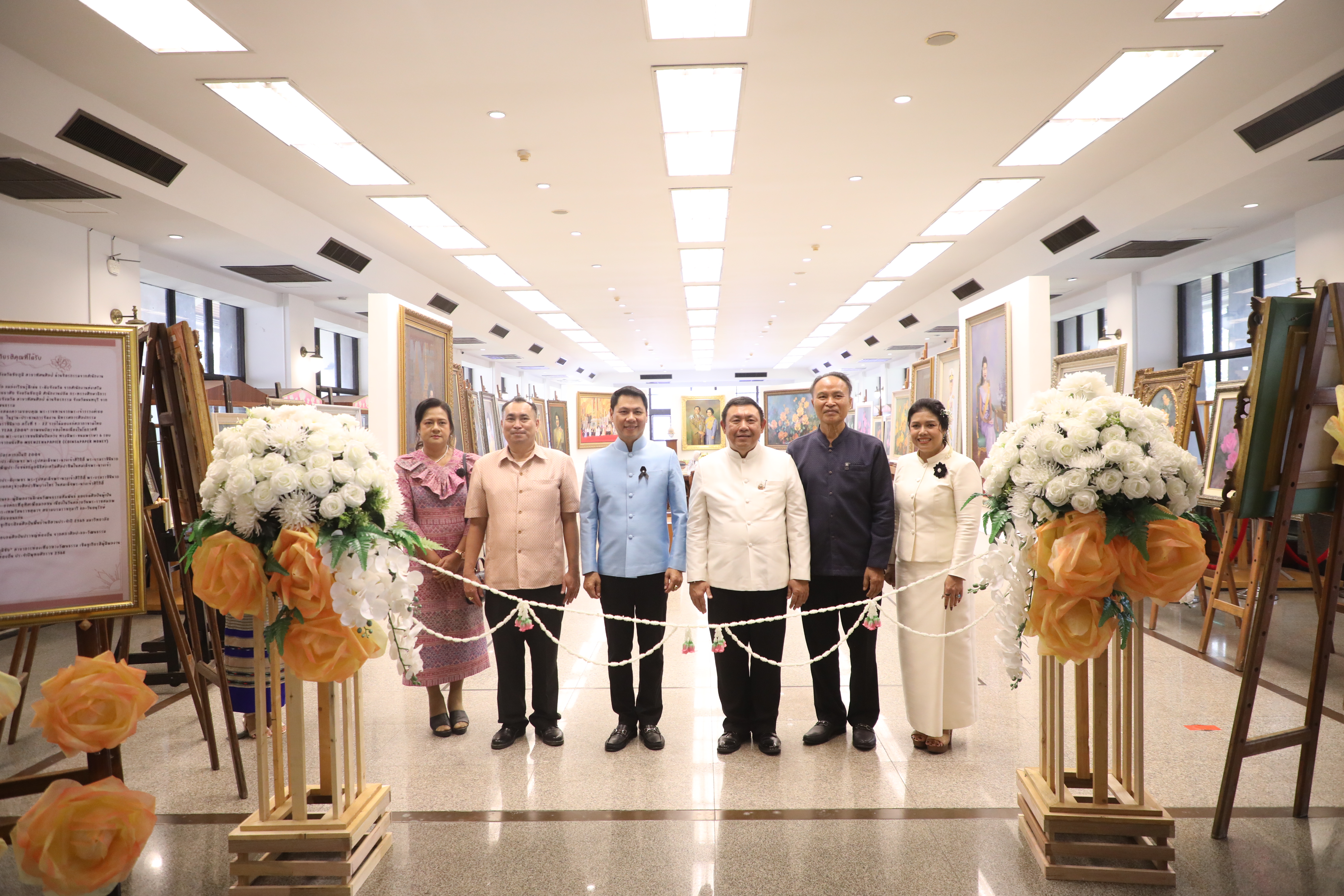 title - มากกว่าความรักระหว่างคู่ครอง คือความรักต่อปวงชน ส.ป.ก. จัดงาน “รักแห่งศิลป์ รักแห่งแผ่นดิน” พลังแห่งศิลปะที่เชื่อมโยงสถาบันและประชาชน